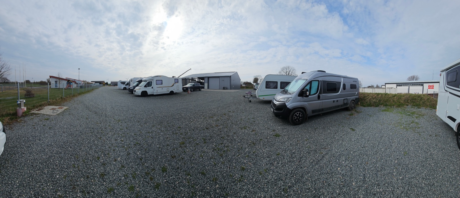 Wohnwagen und Wohnmobil Unterstellplätze Womoport Fiefbergen